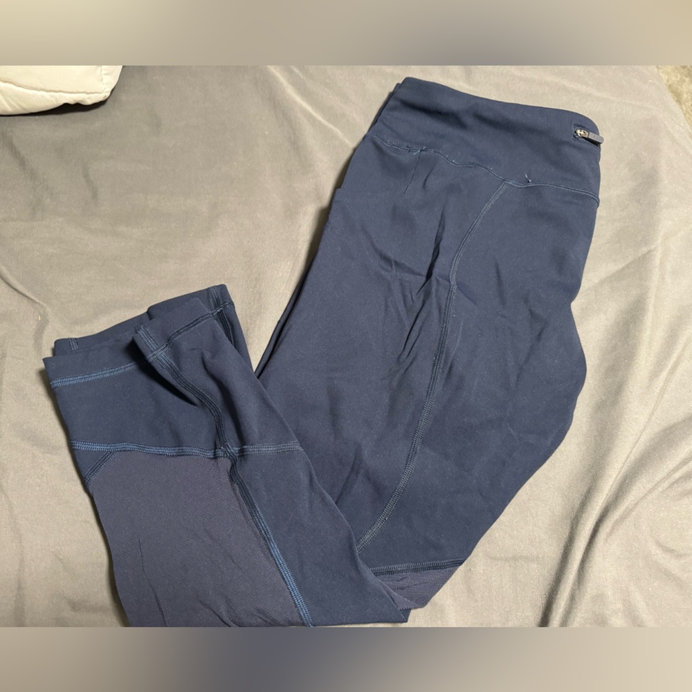 Lululemon pace rival tight